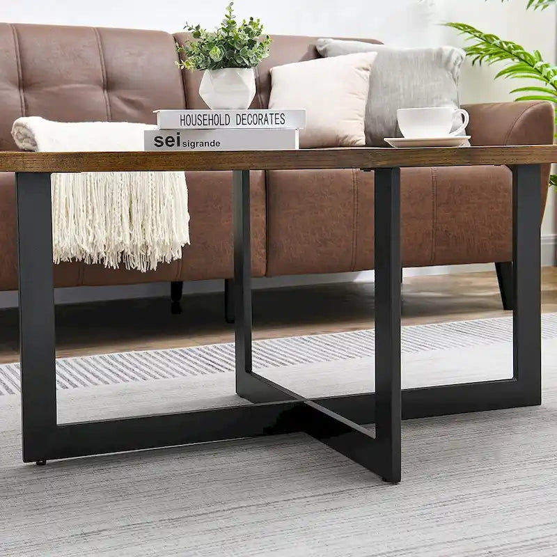 Table basse ovale contemporaine en bois massif avec pieds métalliques croisés