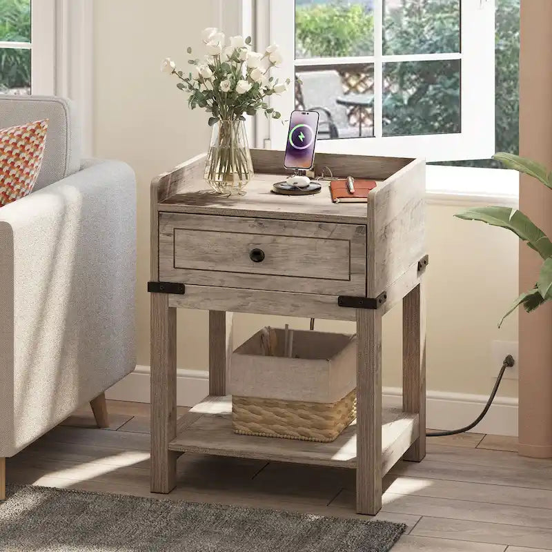 Table d'appoint de style ferme avec station de recharge, ports USB et prises électriques