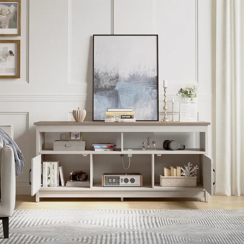 Meuble TV de style rustique pour téléviseurs jusqu'à 65 po avec portes, étagères ouvertes et prises de courant