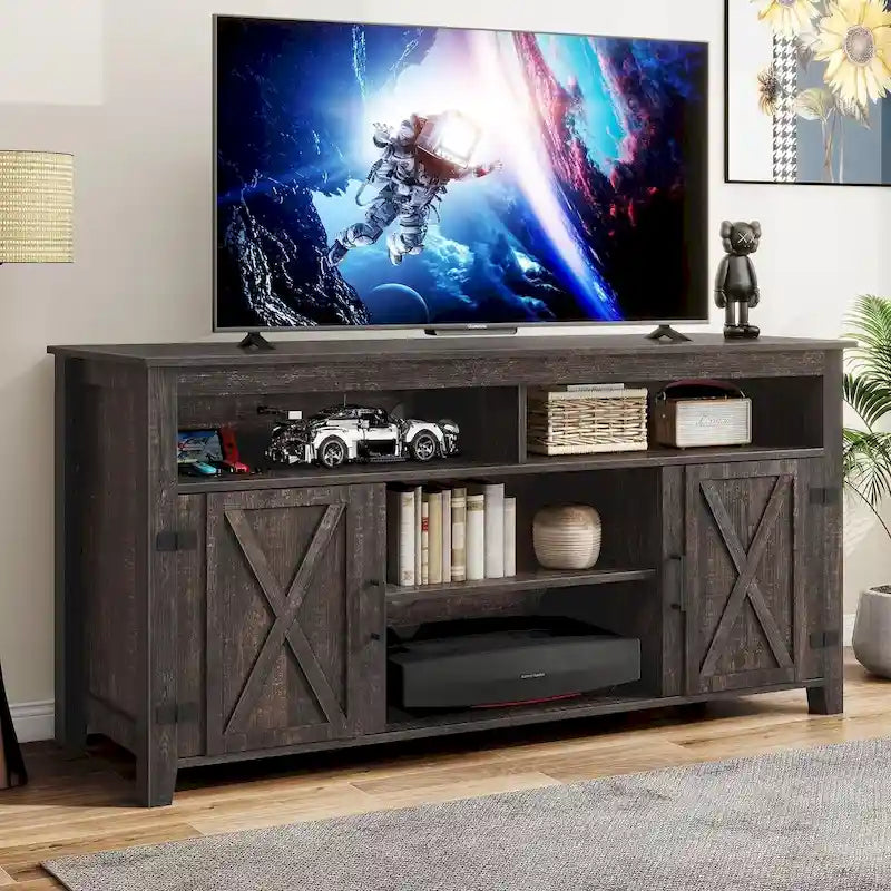 Meuble TV de style rustique pour téléviseurs jusqu'à 65 po avec portes, étagères ouvertes et prises de courant