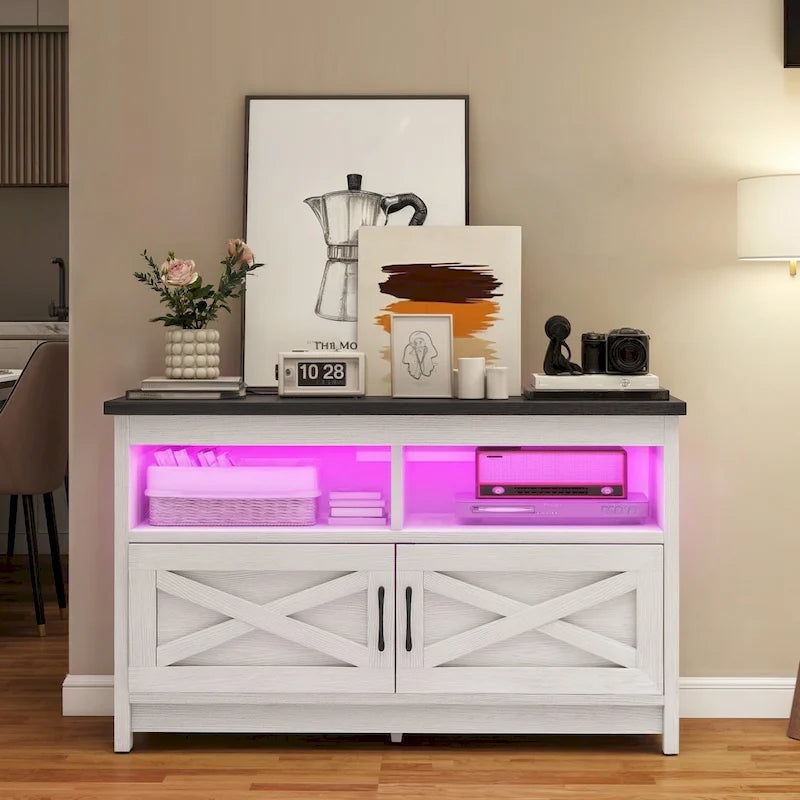 Meuble TV de style rustique pour téléviseurs jusqu'à 65 po avec portes, étagères ouvertes et prises de courant