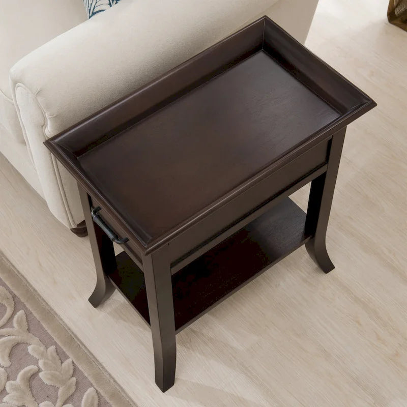 Table d'appoint traditionnelle en cerisier à bord plateau avec un tiroir et une étagère