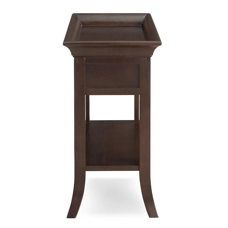 Table d'appoint traditionnelle en cerisier à bord plateau avec un tiroir et une étagère