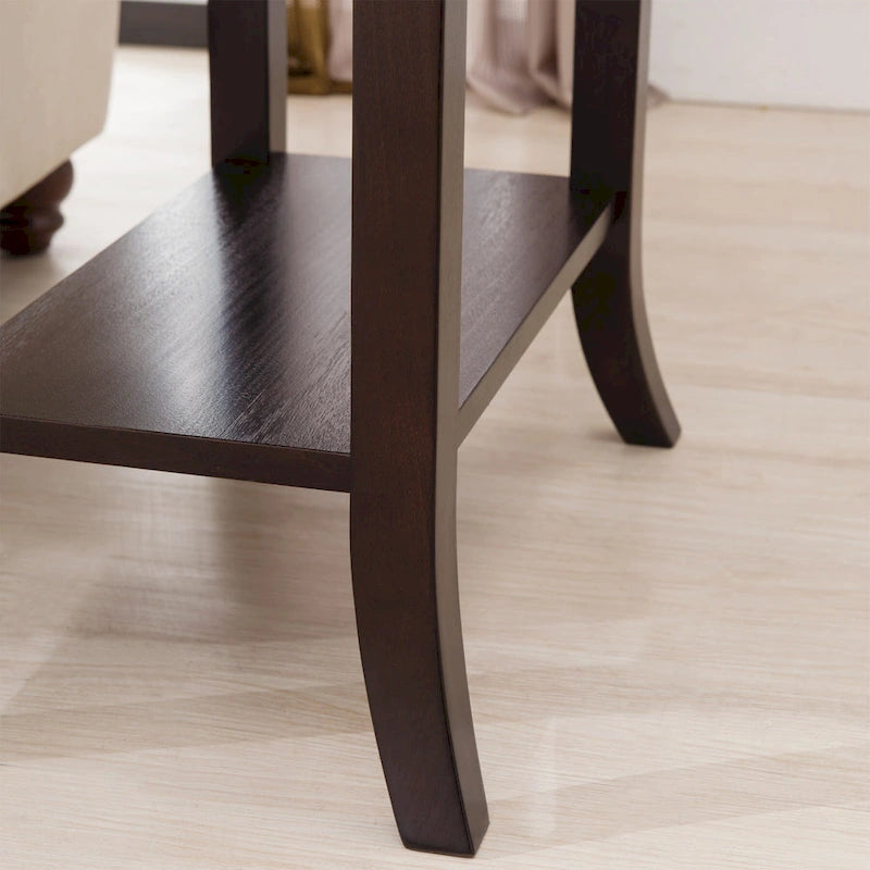 Table d'appoint traditionnelle en cerisier à bord plateau avec un tiroir et une étagère