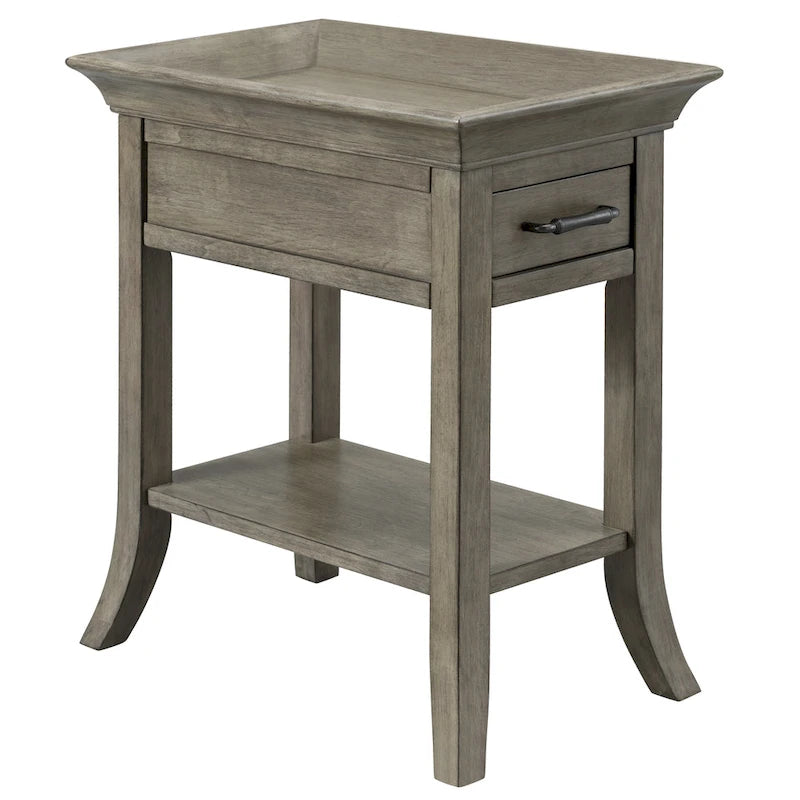 Table d'appoint traditionnelle en cerisier à bord plateau avec un tiroir et une étagère