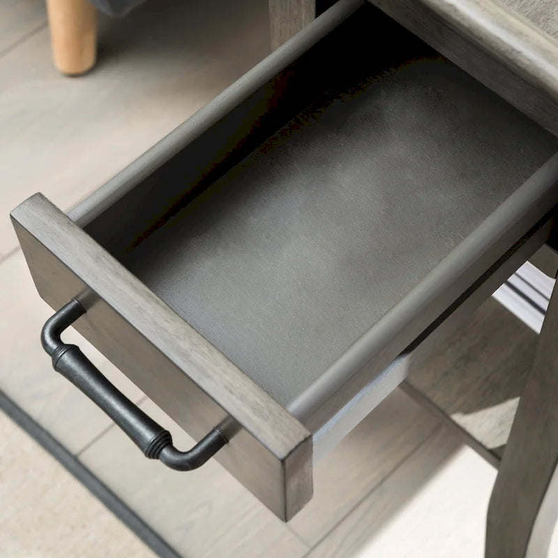 Table d'appoint traditionnelle en cerisier à bord plateau avec un tiroir et une étagère