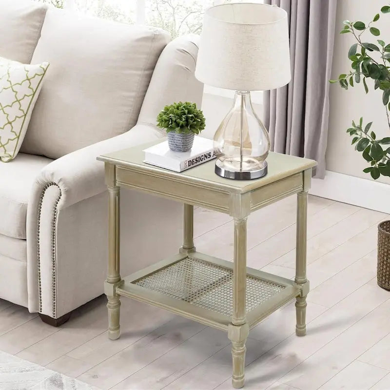Table d'appoint crème avec étagère en rotin