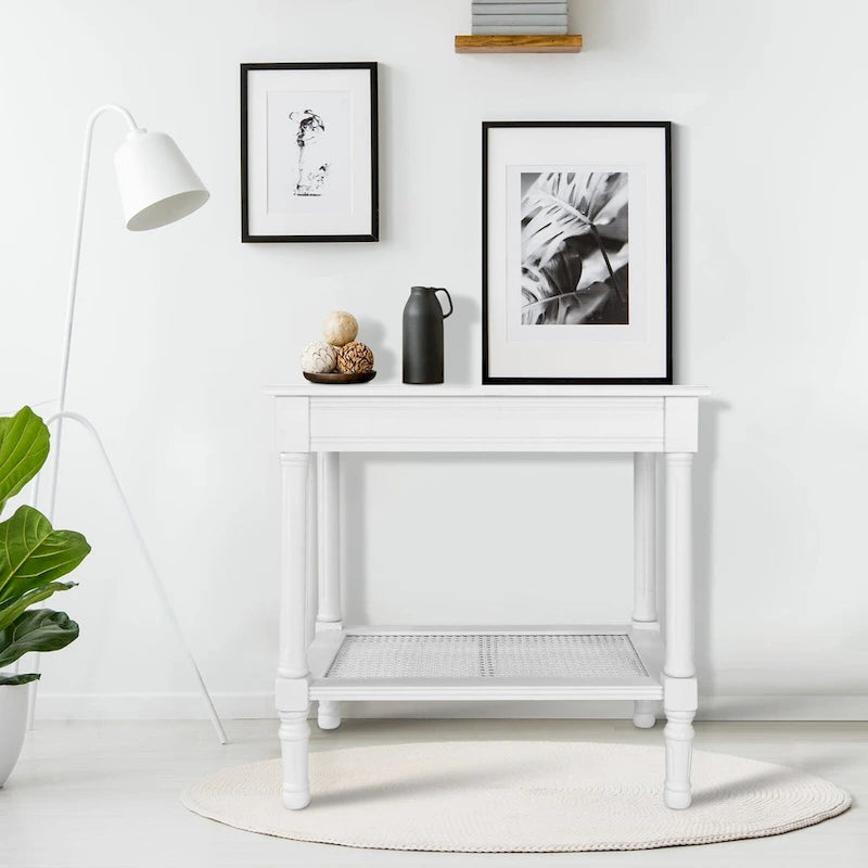 Table d'appoint crème avec étagère en rotin