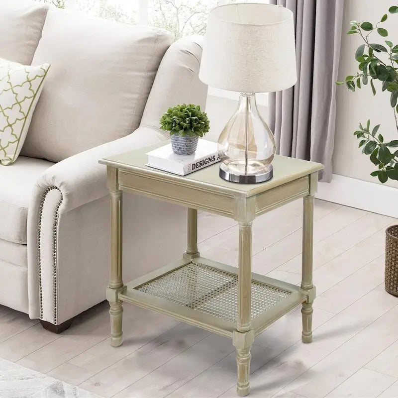 Table d'appoint crème avec étagère en rotin